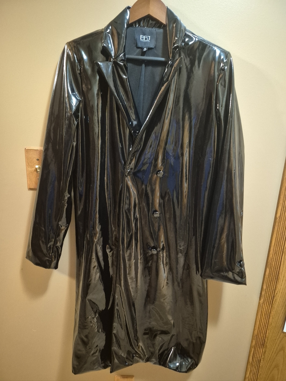 Shiny Black Trench Style Coat Size Medium BBJ Los Angeles